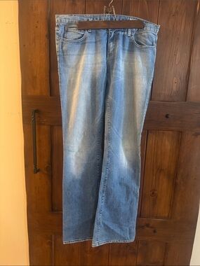 Chip & Pepper Men's Straight Light Wash Denim Jeans